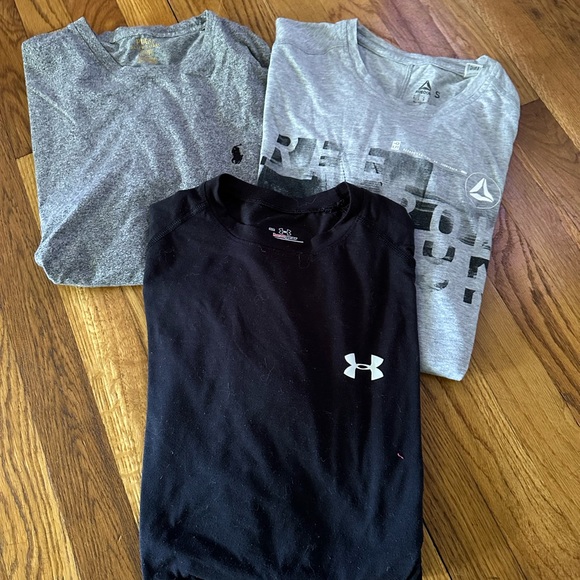 Size Small Lot Including 2 pants 3 shirts and a long sleeve shirt - Picture 3 of 4